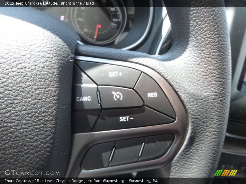 Bright White / Black 2019 Jeep Cherokee Latitude