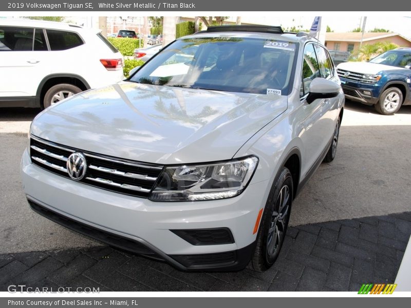 White Silver Metallic / Titan Black 2019 Volkswagen Tiguan SE