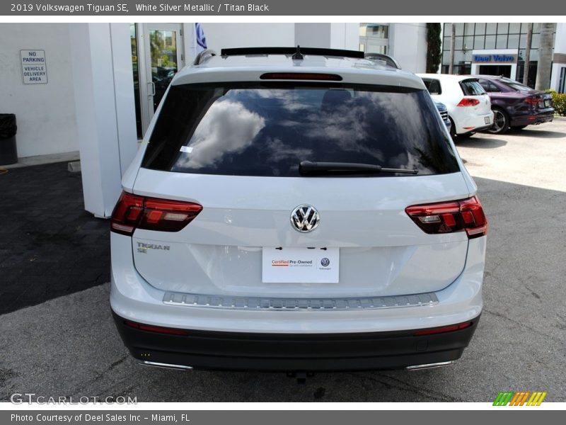 White Silver Metallic / Titan Black 2019 Volkswagen Tiguan SE