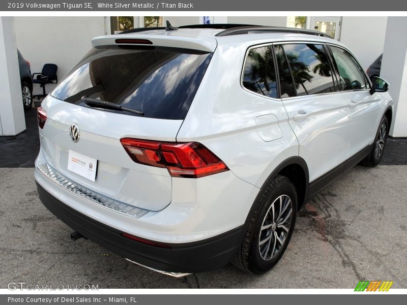 White Silver Metallic / Titan Black 2019 Volkswagen Tiguan SE