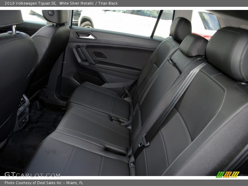 White Silver Metallic / Titan Black 2019 Volkswagen Tiguan SE