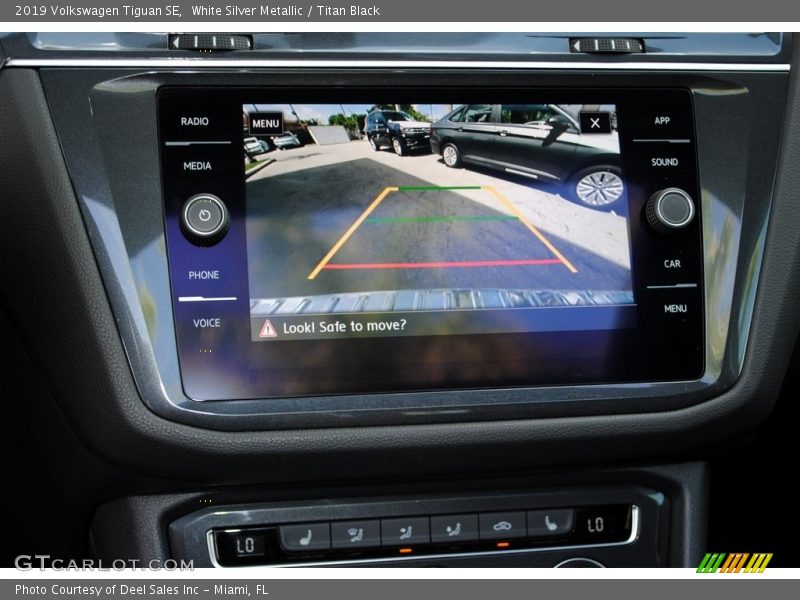White Silver Metallic / Titan Black 2019 Volkswagen Tiguan SE