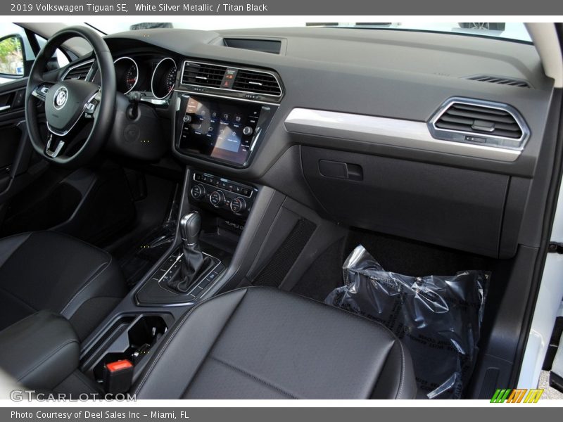 White Silver Metallic / Titan Black 2019 Volkswagen Tiguan SE