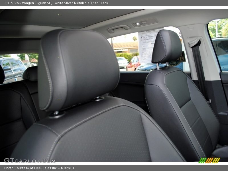 White Silver Metallic / Titan Black 2019 Volkswagen Tiguan SE