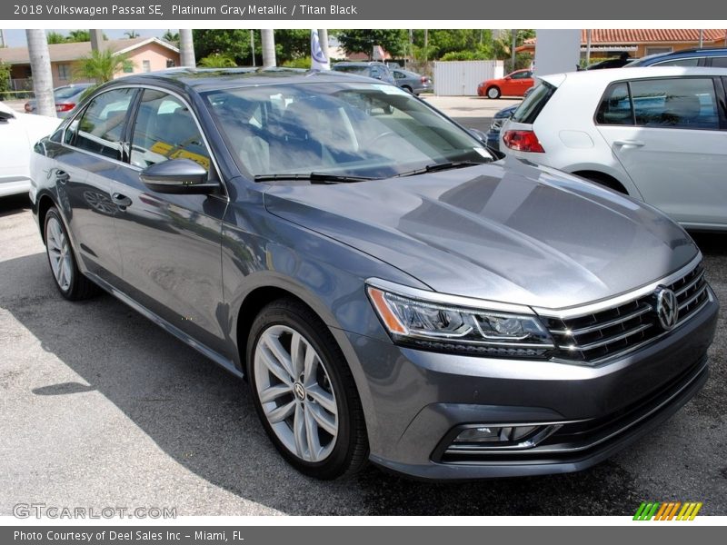 Platinum Gray Metallic / Titan Black 2018 Volkswagen Passat SE