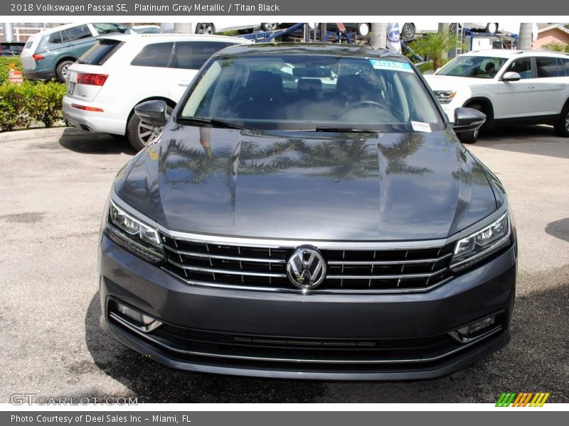 Platinum Gray Metallic / Titan Black 2018 Volkswagen Passat SE