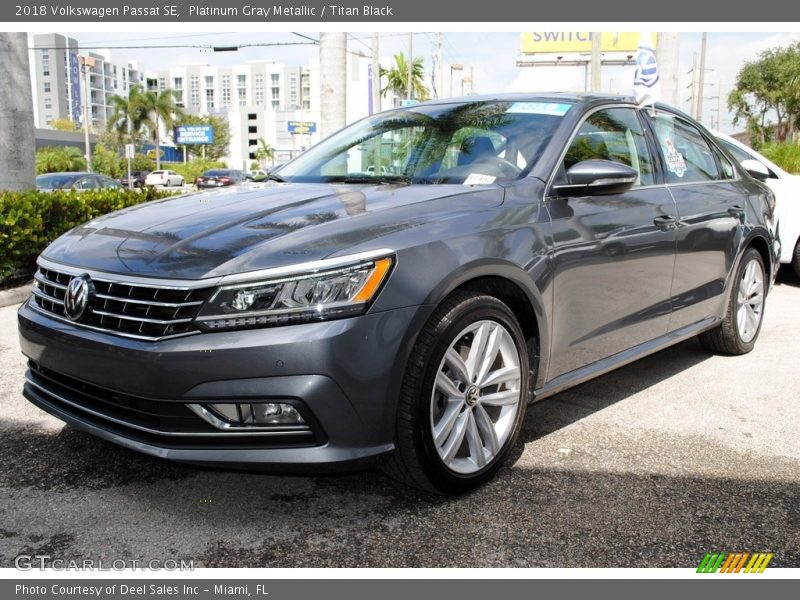 Platinum Gray Metallic / Titan Black 2018 Volkswagen Passat SE