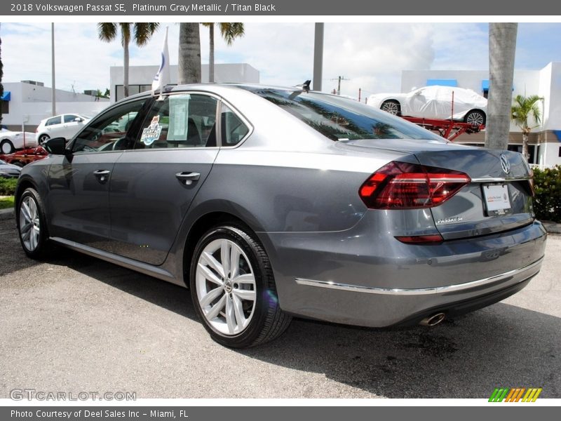 Platinum Gray Metallic / Titan Black 2018 Volkswagen Passat SE