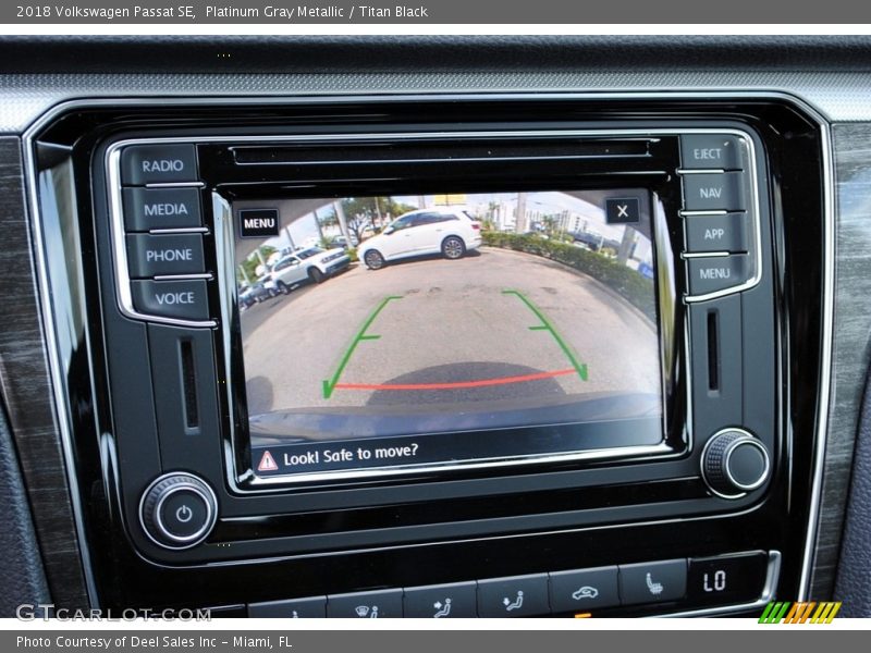Platinum Gray Metallic / Titan Black 2018 Volkswagen Passat SE