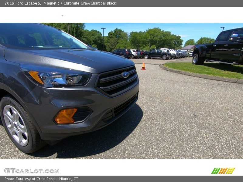 Magnetic / Chromite Gray/Charcoal Black 2019 Ford Escape S
