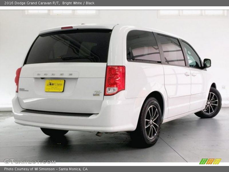 Bright White / Black 2016 Dodge Grand Caravan R/T