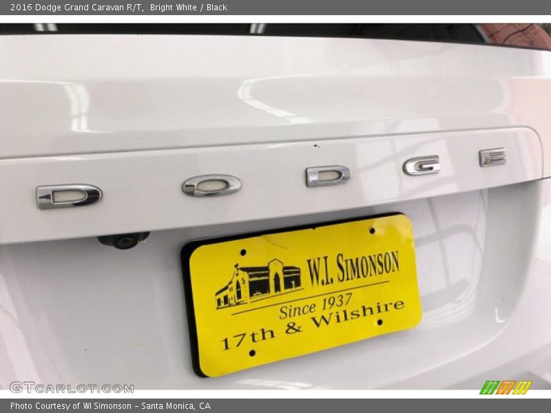 Bright White / Black 2016 Dodge Grand Caravan R/T