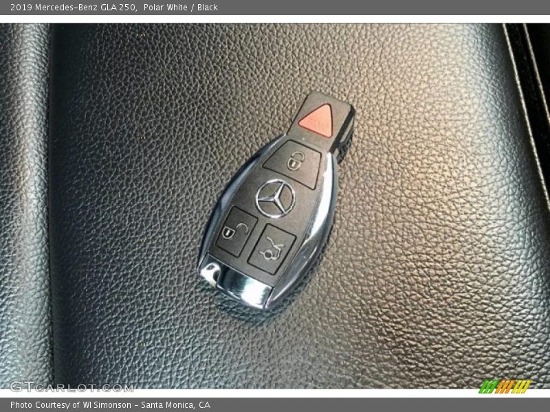 Polar White / Black 2019 Mercedes-Benz GLA 250