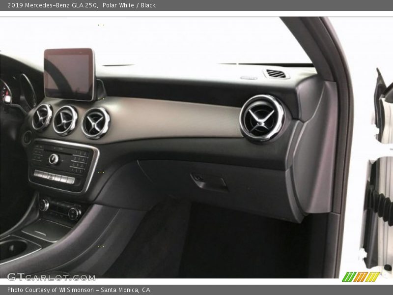 Polar White / Black 2019 Mercedes-Benz GLA 250