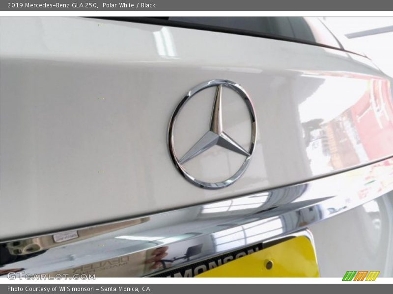 Polar White / Black 2019 Mercedes-Benz GLA 250
