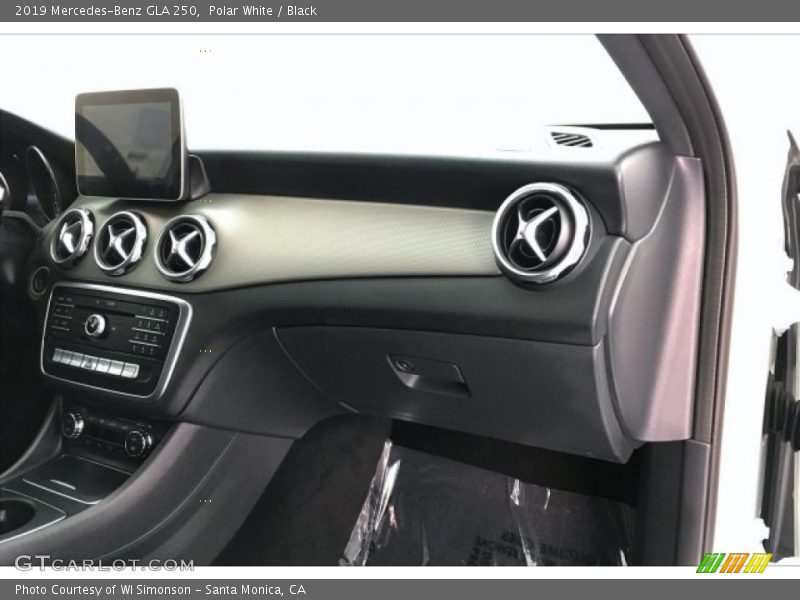 Polar White / Black 2019 Mercedes-Benz GLA 250