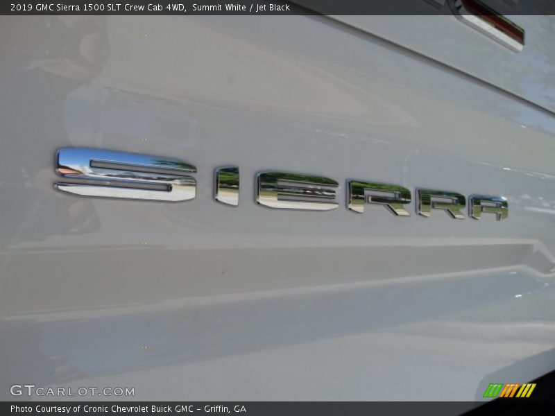 Summit White / Jet Black 2019 GMC Sierra 1500 SLT Crew Cab 4WD