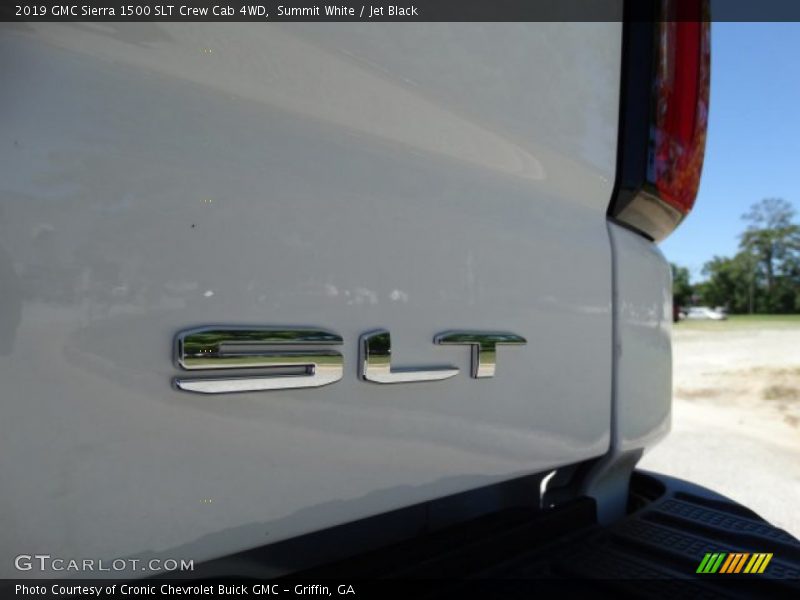 Summit White / Jet Black 2019 GMC Sierra 1500 SLT Crew Cab 4WD