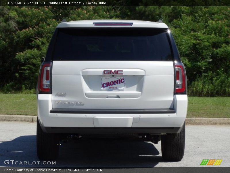 White Frost Tintcoat / Cocoa/Dune 2019 GMC Yukon XL SLT