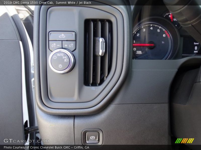 Controls of 2019 Sierra 1500 Crew Cab