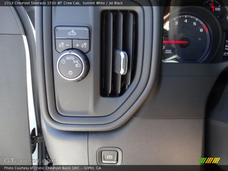 Summit White / Jet Black 2019 Chevrolet Silverado 1500 WT Crew Cab