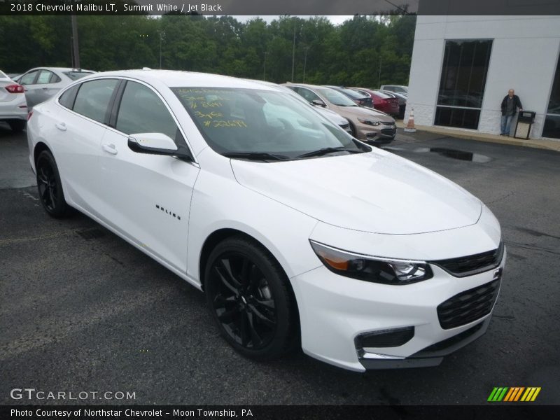 Front 3/4 View of 2018 Malibu LT