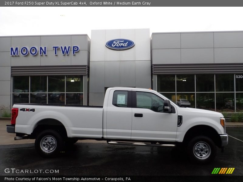 Oxford White / Medium Earth Gray 2017 Ford F250 Super Duty XL SuperCab 4x4