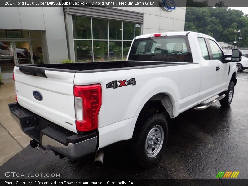 Oxford White / Medium Earth Gray 2017 Ford F250 Super Duty XL SuperCab 4x4