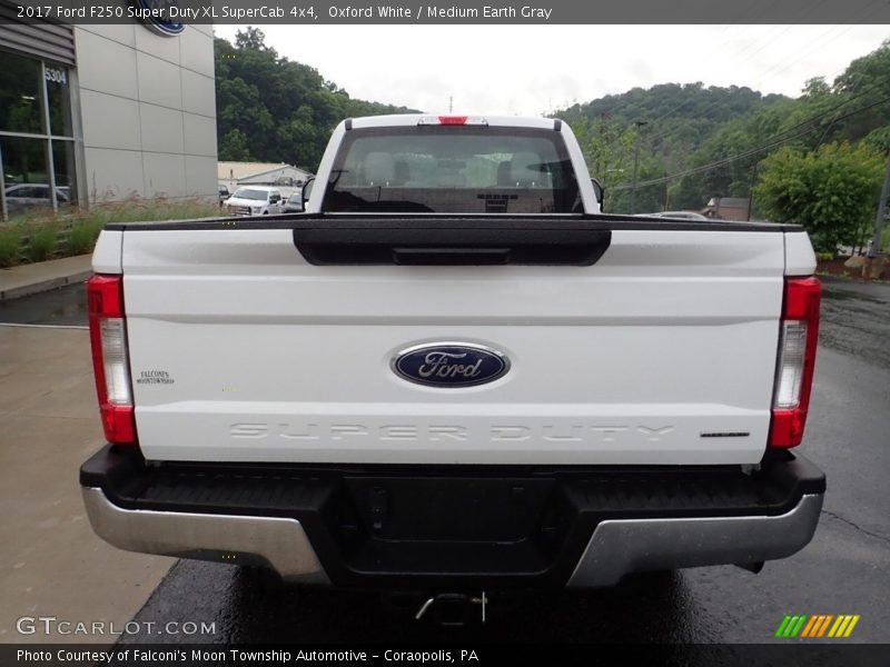 Oxford White / Medium Earth Gray 2017 Ford F250 Super Duty XL SuperCab 4x4