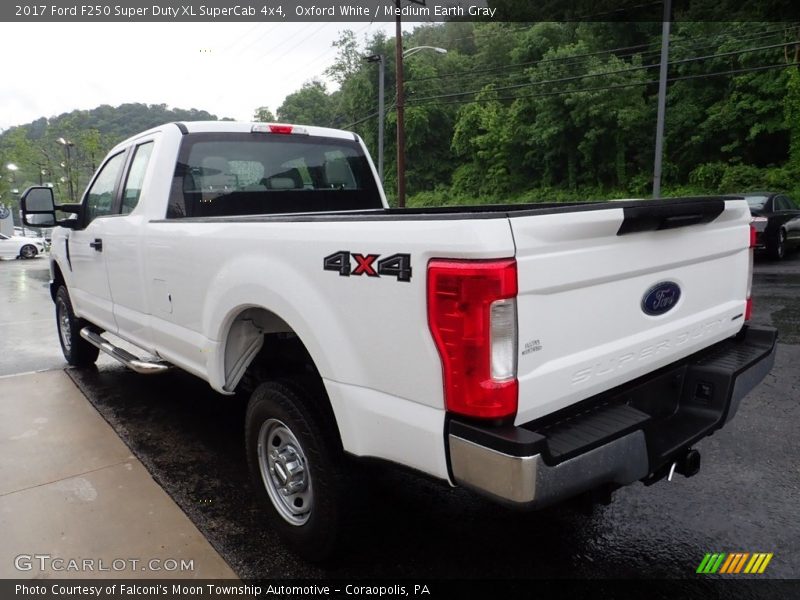 Oxford White / Medium Earth Gray 2017 Ford F250 Super Duty XL SuperCab 4x4