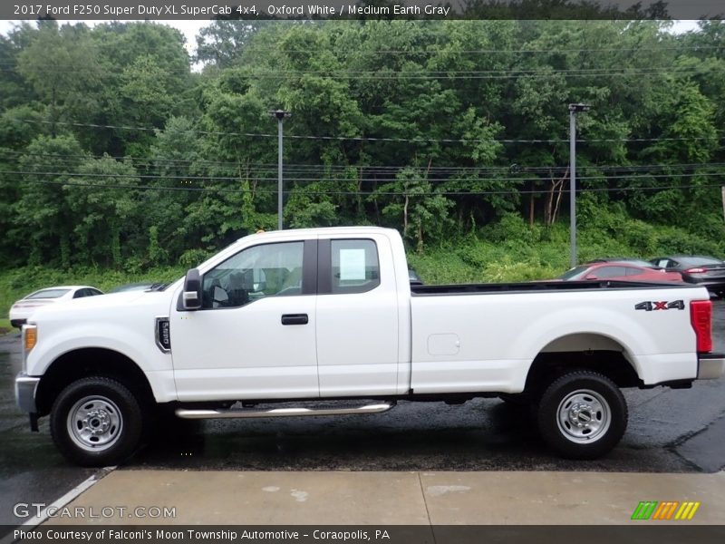 Oxford White / Medium Earth Gray 2017 Ford F250 Super Duty XL SuperCab 4x4