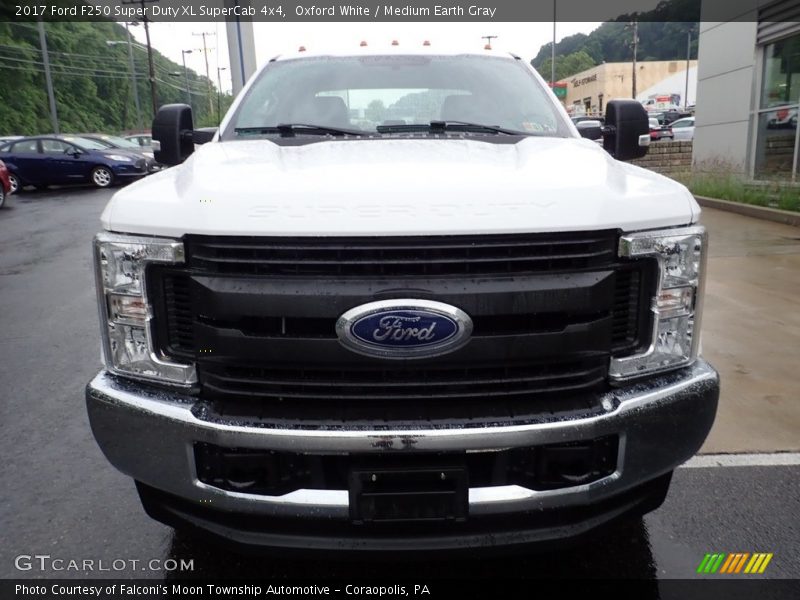 Oxford White / Medium Earth Gray 2017 Ford F250 Super Duty XL SuperCab 4x4