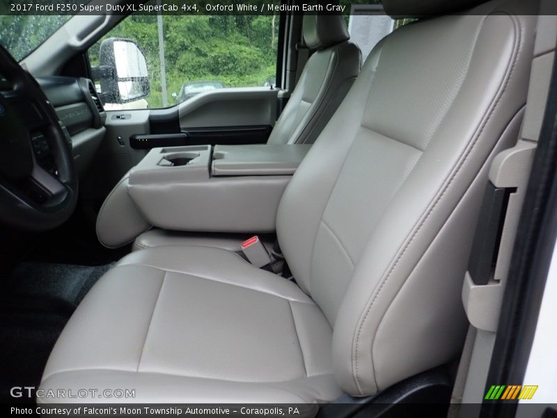 Oxford White / Medium Earth Gray 2017 Ford F250 Super Duty XL SuperCab 4x4
