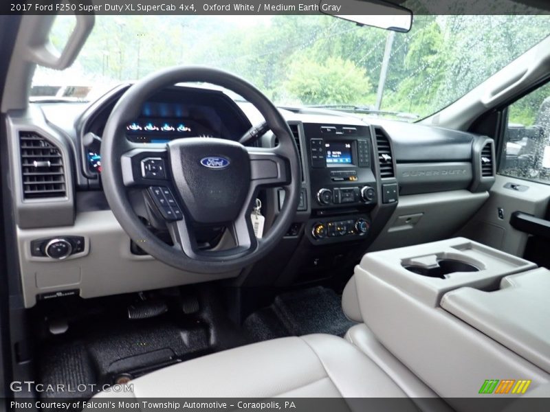 Oxford White / Medium Earth Gray 2017 Ford F250 Super Duty XL SuperCab 4x4