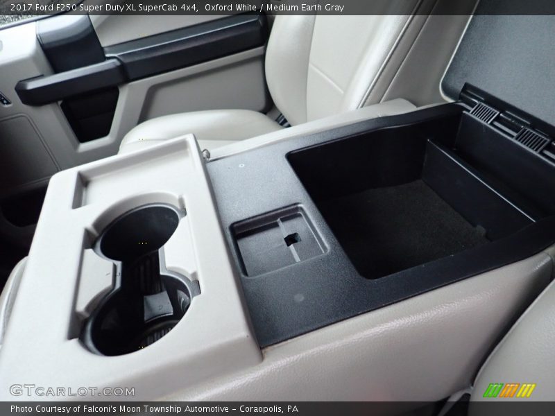 Oxford White / Medium Earth Gray 2017 Ford F250 Super Duty XL SuperCab 4x4