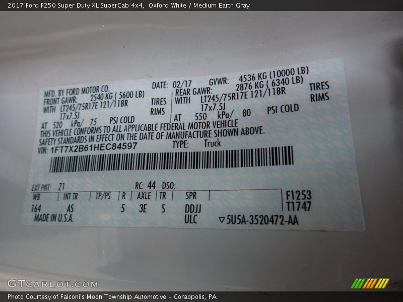 Oxford White / Medium Earth Gray 2017 Ford F250 Super Duty XL SuperCab 4x4