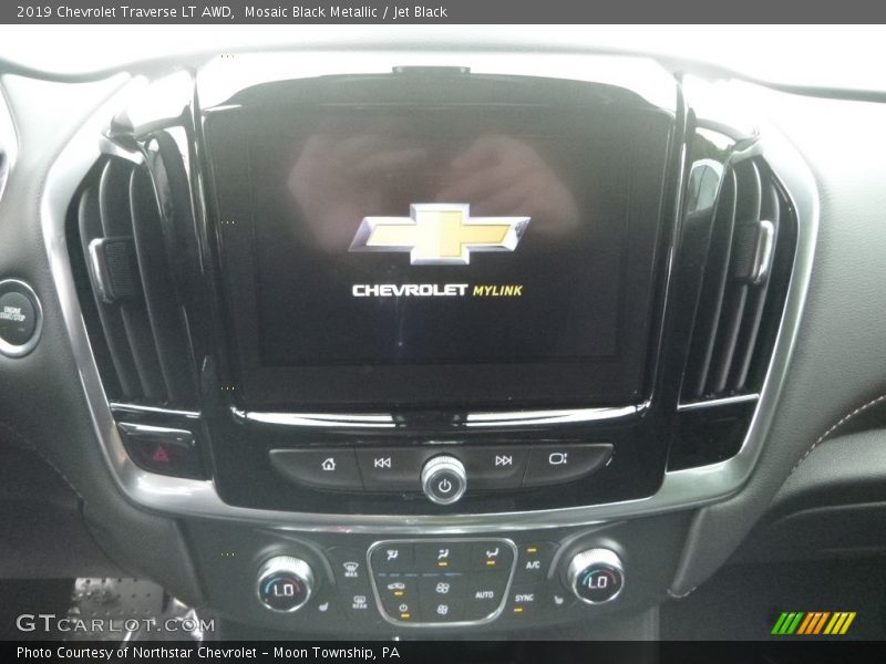 Mosaic Black Metallic / Jet Black 2019 Chevrolet Traverse LT AWD