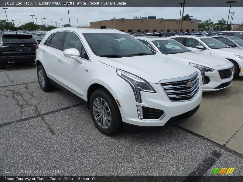 Crystal White Tricoat / Sahara Beige 2019 Cadillac XT5 Luxury AWD