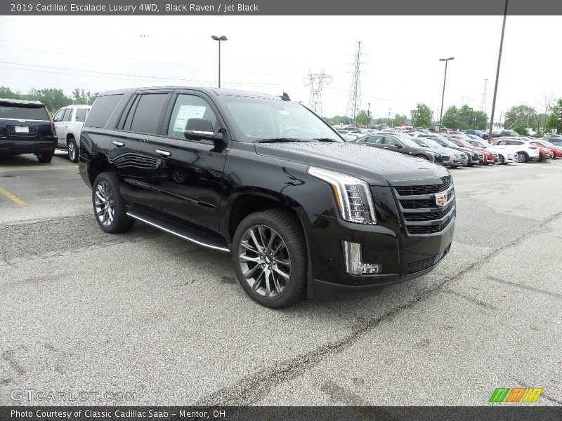 Front 3/4 View of 2019 Escalade Luxury 4WD