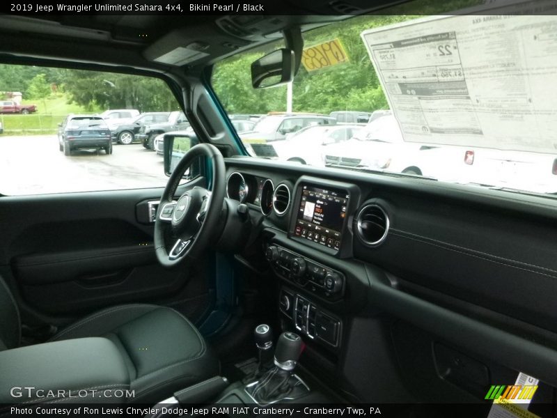 Bikini Pearl / Black 2019 Jeep Wrangler Unlimited Sahara 4x4