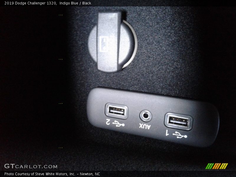 Indigo Blue / Black 2019 Dodge Challenger 1320