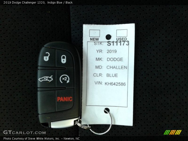Indigo Blue / Black 2019 Dodge Challenger 1320