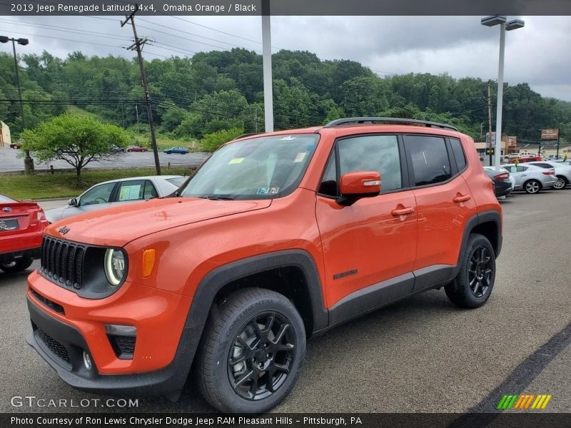 Front 3/4 View of 2019 Renegade Latitude 4x4