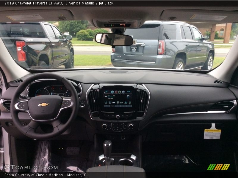 Silver Ice Metallic / Jet Black 2019 Chevrolet Traverse LT AWD