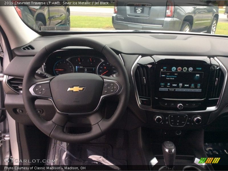 Silver Ice Metallic / Jet Black 2019 Chevrolet Traverse LT AWD