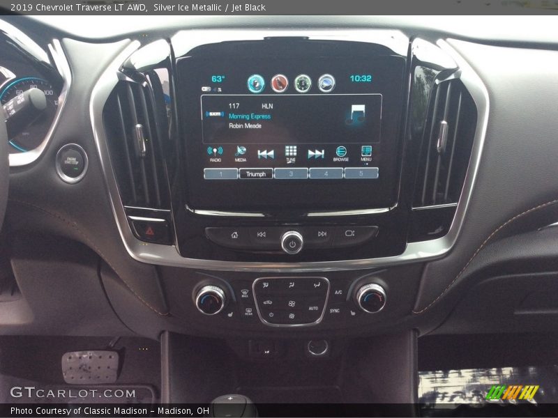 Silver Ice Metallic / Jet Black 2019 Chevrolet Traverse LT AWD
