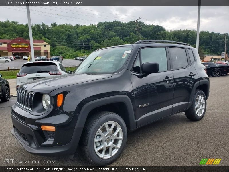 Front 3/4 View of 2019 Renegade Sport 4x4