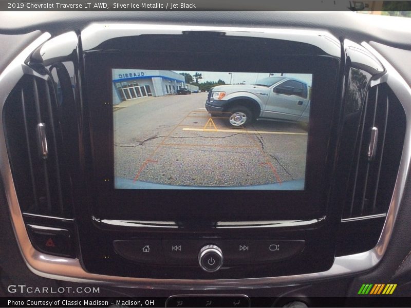Silver Ice Metallic / Jet Black 2019 Chevrolet Traverse LT AWD