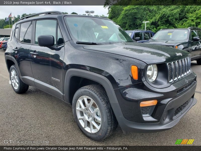 Front 3/4 View of 2019 Renegade Sport 4x4