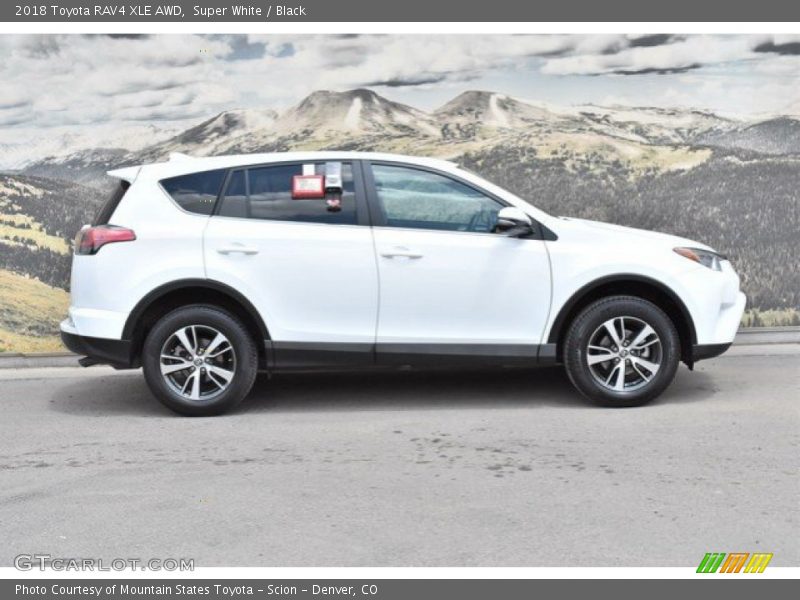 Super White / Black 2018 Toyota RAV4 XLE AWD